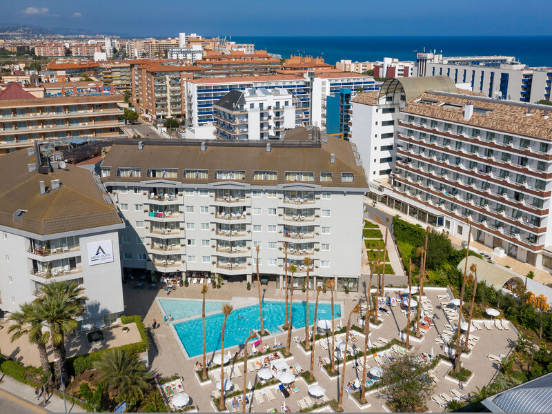 Aqua Hotel Montagut Suites