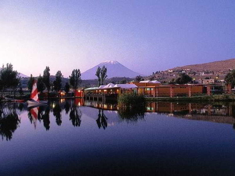 Hotel El Lago Estelar