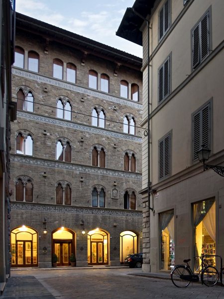 Das charmante Hotel genießt eine herrliche Lage in einem historischen Viertel von Florenz. Pierre