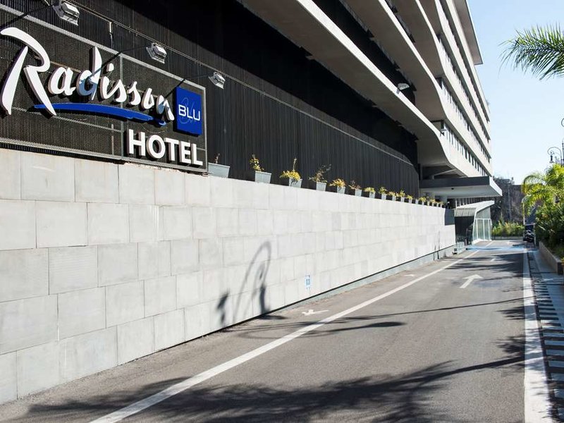 Das First-Class-Hotel ist im multikulturellen Umfeld des Hauptbahnhofes Termini gelegen. Radisson Blu Hotel Rome