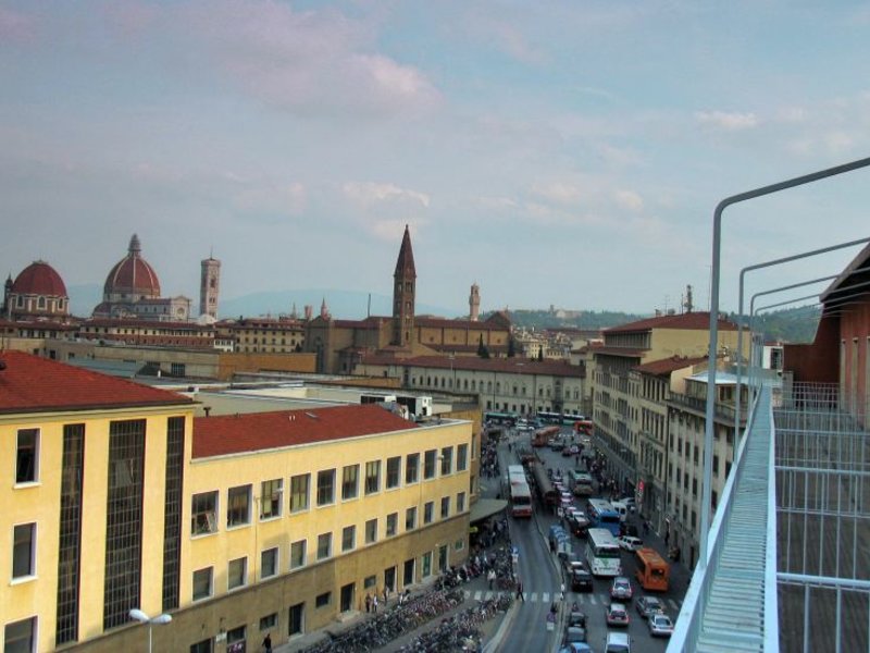 Das Mittelklassehotel liegt im Herzen von Florenz, in der Nähe der Bahnstation Santa Maria Novella und dicht an den Sehenswürdigkeiten der Stadt. Zum Meer sind es etwa 100 km. Delle Nazioni